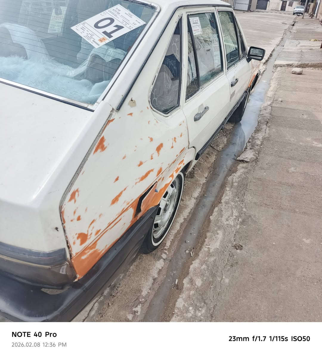 السلام عليكم برازيلي للبيع موديل 86 تكسي رقم احمر نينوى شرط الوكاله والتحويل السعر١٠ وبيها مجال الشراي العنوان كركوك سياره حلوه نظيفه تخم خطه بيض سماعات لايتات مضخم هورن كلها شغاله نقرا سلف وترايك للبصره اللي يريد يتصل على رقم الموبايل*********** بيرو محرك جيتا 5
