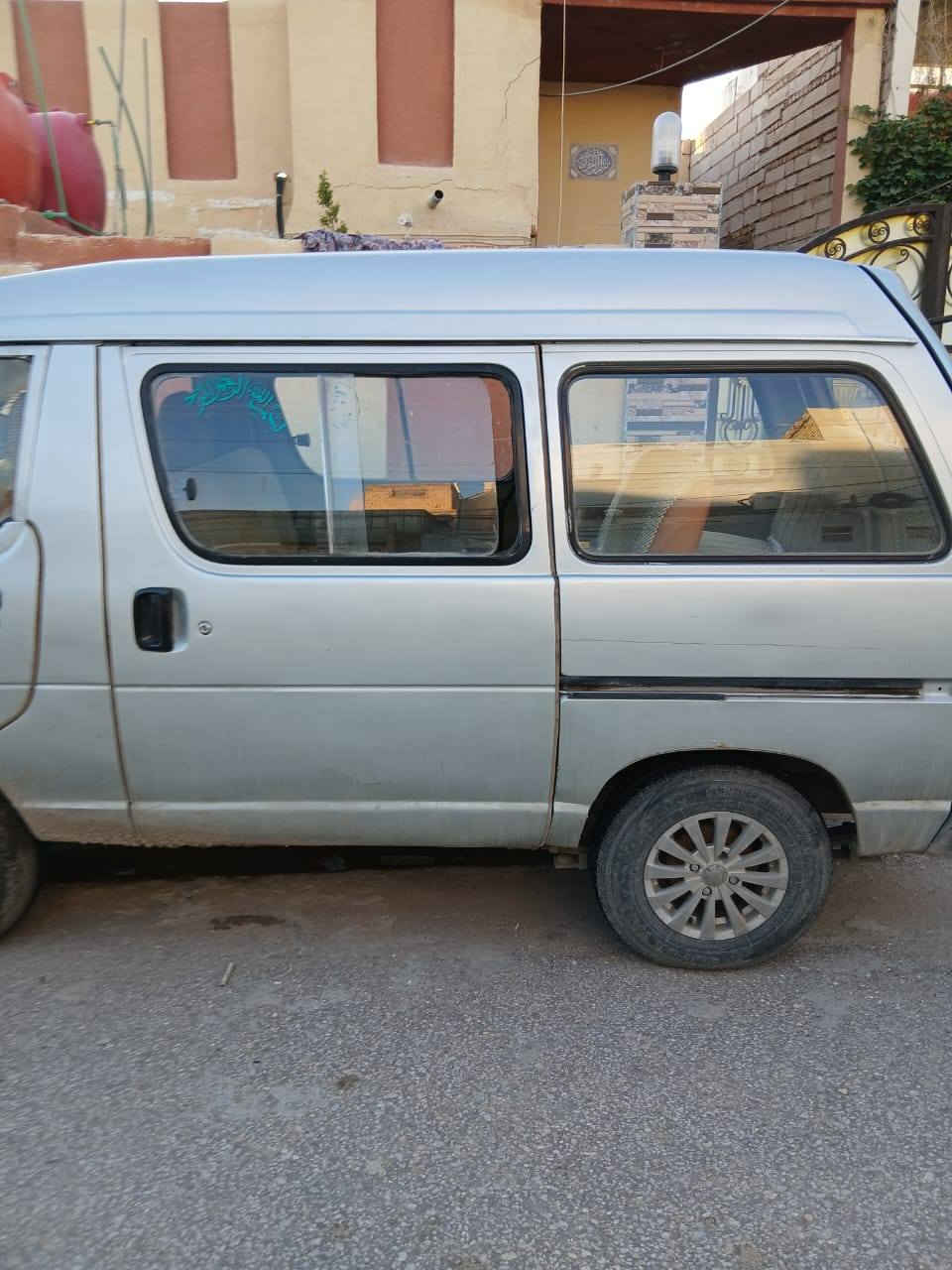 سياره فاره للبيع تيوتة فان مديل 96محرك خيط بخاركير اتوماتيك السعر 25ورقة وبيها مجال رقم نجف اتكفل مداور***********
