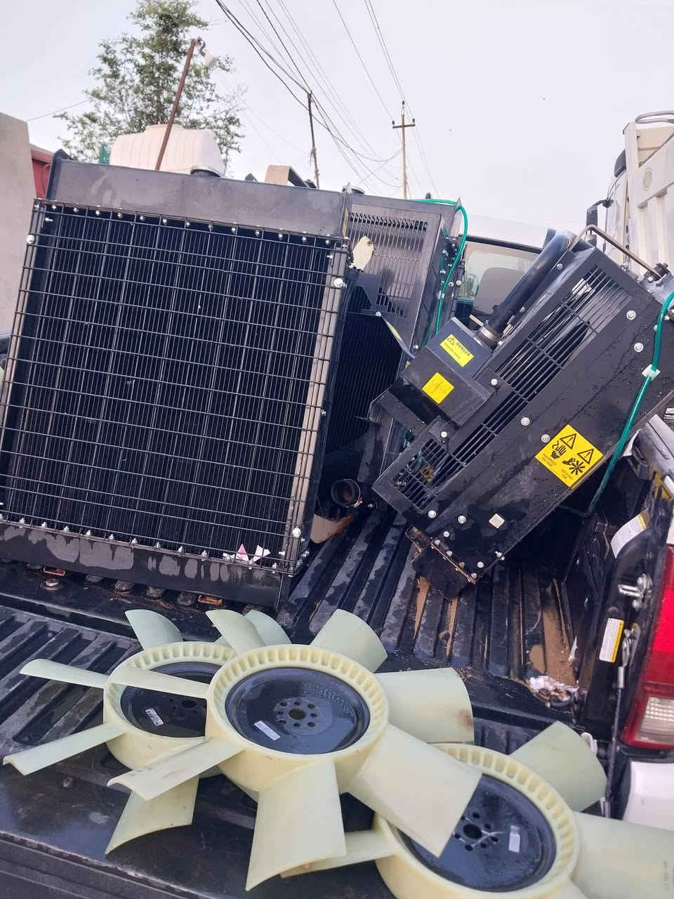 راديترات كمنز 6BTA 102 
كاملة مع الاجزاء سعر القطعة 4 ورقات
عنوان بغداد عوريج موبايل ***********
