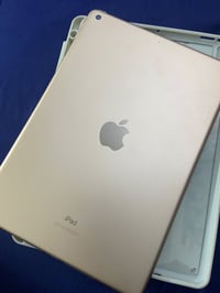 ايباد ٨ اسود ذاكره ١٢٨ نظيف كلش حلو  سعره ٢٧٥   ايباد ٧ وردي ذاكره ١٢٨...