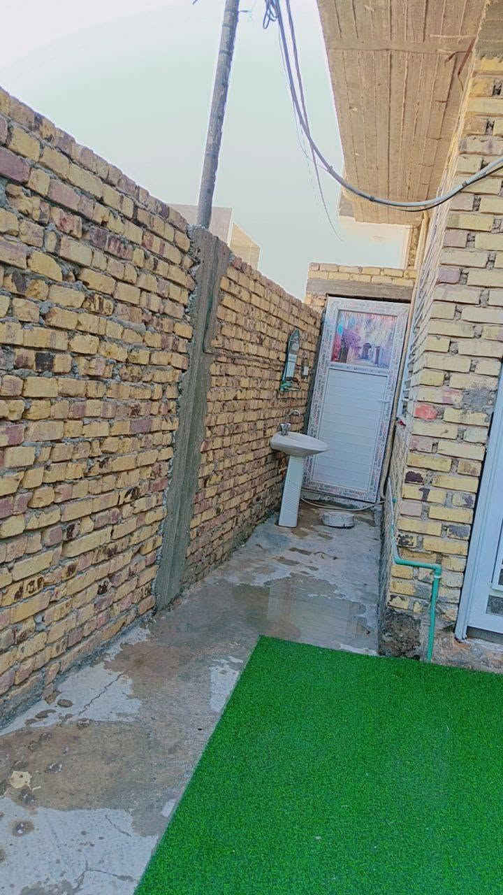 تفاصيل البيت
طابو زراعي سند ٢٥
المساحه ١٩٠م واقع حال
الواجهة ١١ والنزال ١٨
الموقع حي الصحه خلف المسبح الأولمبي
يتكون من طابقين
الطابق الأول غرفتين نوم ومطبخ وصاله مفتوحه على الهول ومجمع صحيات عدد ٢ داخليه وخارجيه
الطابق الثاني غرفتين نوم وهول ومجمع صحيات
البيت كامل من جميع التفاصيل البناء ما عدا الارضيه البيت  والواجهيه
السعر ١٤٣ مليون  للتواصل هذا الرقم ***********
