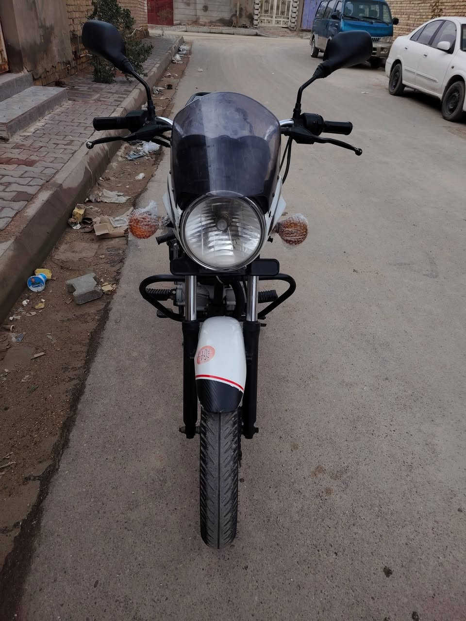 السلام عليكم دراجة بوكسر هندي للبيع موديل 2022 الدراجة جديدة مكفوله من  كلشي  السعر مليون أوراق اصولي مكاني كوت للاستفسار الاتصال على الرقم هاتف ***********
