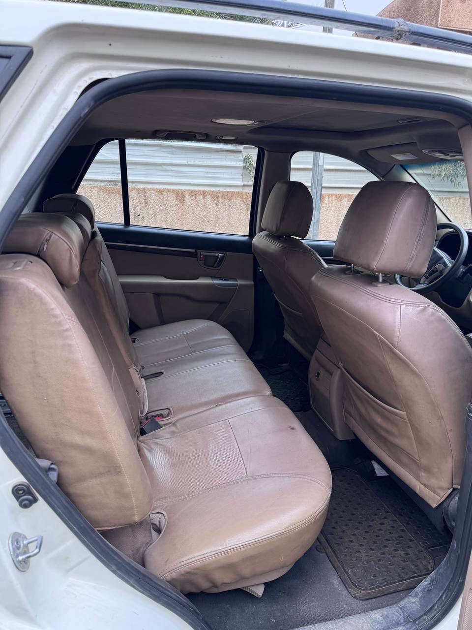 السلام عليكم سيارة سنتافي للبيع موديل 2012 خليجي
سعرها 150 ورقة وبيها مجال

للاستفسار اكثر يرجى مراسلة الرقم واتساب 

***********
