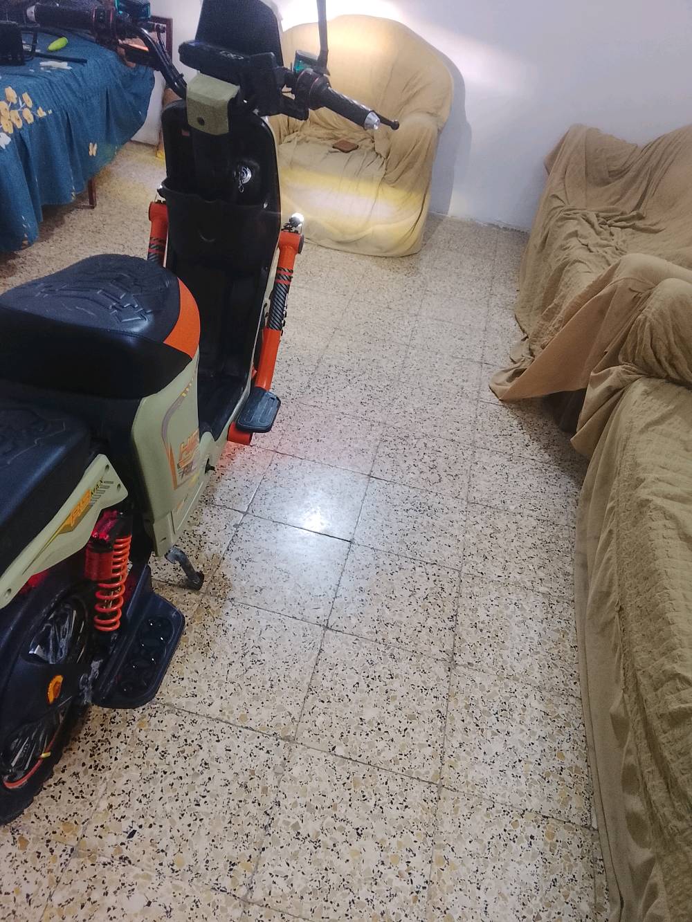 سلام عليكم دراجه شحن للبيع دراجه جديدة كلشي مناقصه خمس بطاريات كامل مكمل كلشي مناقصه السعر 650رقم***********