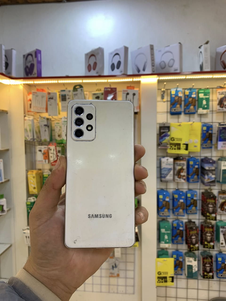 للبيع 🔥
مبايل A72 شغال مالي أي مشكله فقط الكلاس مفطور ما مثر على عمل الجهاز نهائيا 

ذاكرته ٢٥٦ بوبجي٦٠ فريم 

السعر 80 ألف بي مجال جدا جدا قليل 
شراي خاص أو اتصل ***********
