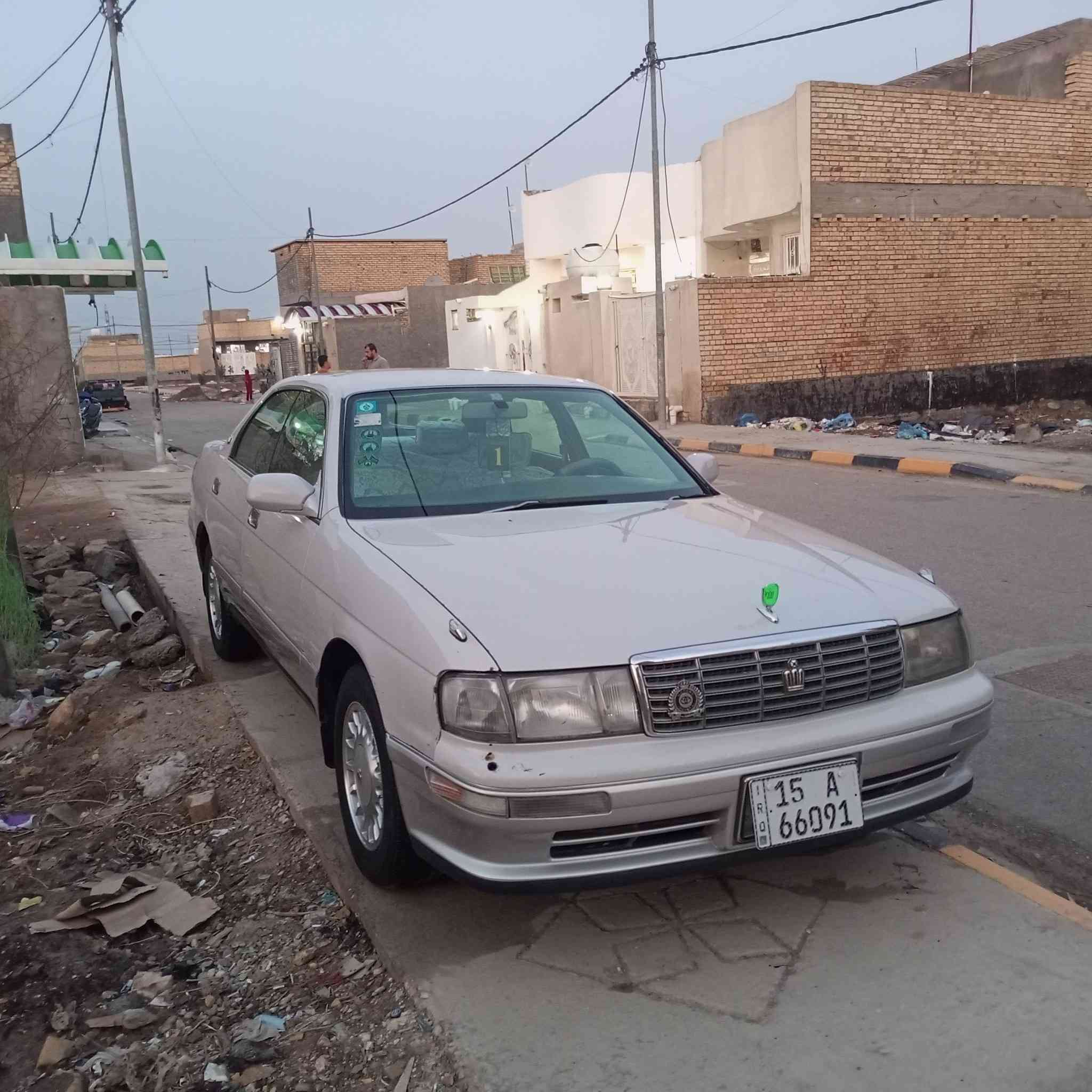 السلام عليكم تيوتا كراون 1993سياره مكفوله من الكص ونقل جثه وضربه وصبغ ماعدى نص جاملغ امامي صبغ
مكينه وكير ثنين ونص كفاله تبريد شغال سياره جديده شرط ماناقصه برغي 
65وبيه مجال لشراي العنوان واسط
***********
