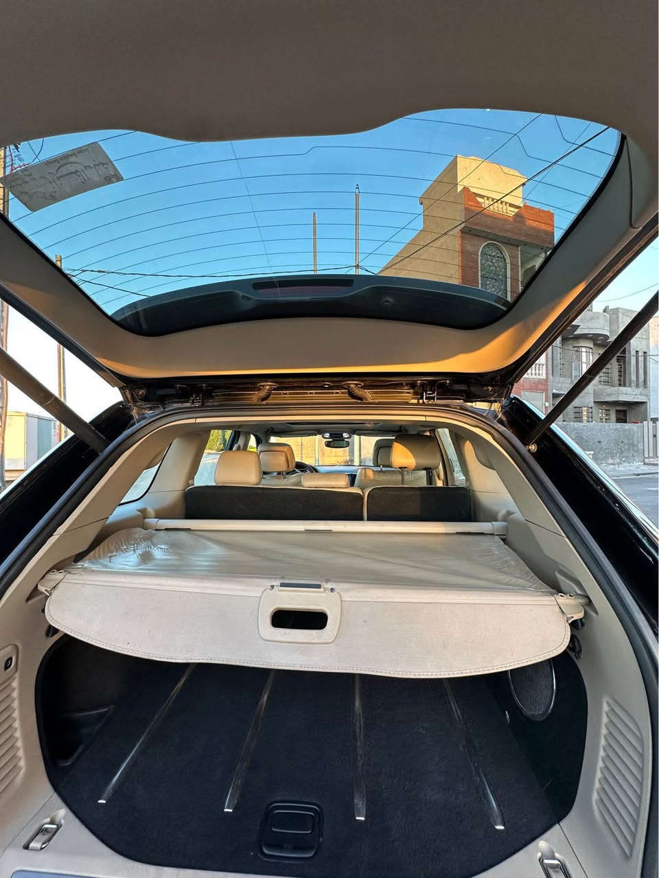 للبيع جيب لمتد 2017 كلين  تايتل بسعر مناسب 234 لون اسود 
مواصفات لمتد بانوراما داخل بيجي  شاشه جبيره كشنات خزن ميموري حار و بارد داخل صندوك دمام بيلادي وبقيه مواصفات لمتد معروفة 
رقم بغداد بسمي تحويل ثاني يوم هزه ورقم جديد كله جديد 
كير ومحرك شرط مامفتوح ماشيه 100 
سياره كلين بس بارد اصبعين بل جاملغ
مكاني بغداد السعر 234 وبيه مجال
*********** بغداد, العراق
