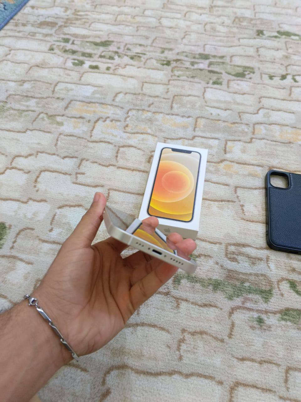 بيع مستعجل ايفون 12عادي سعره 325 قفل زلغ مابي مكفول كله بلادي كامرات تخبل جهاز ماخذه جديد مو باله  فيس ايدي شغال ذاكره 256 بطاريه 70  ما يصرف شحن لن بطاريه بلادي  شريحة وحده كامل ملحقات كارتون وكفر 2 مكاني بصره حيانيه ***********
