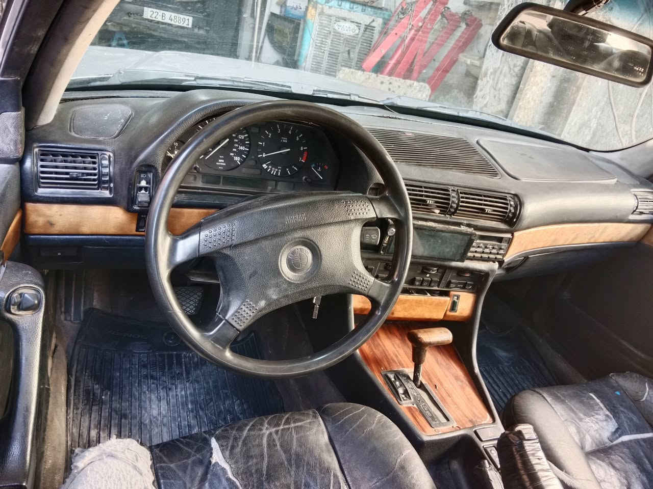 سلام عليكم بي ام موديل 94 حجم 730 فول مواصفات 8 سلندر كير ومكينه مكفولات تبريد ثلج دبل ايرباك دبل جكمجه برده خلفيه سلايت طكتين كشنات كهرباء حتى التجاوي تصعد وتنزل تخم تاير جديد سلف داينمو جدد رقم بغداد انكليزي بااسمي حداديه اماميه جديده اخوان عوزها دوشمه كشنات فقط السعر 45 وبيها مجال للطيبين *********** عنوان بغداد الري وره البياع وبيها ضربه خفيفه بس ضاربها معجون بس عوزها صبغ
