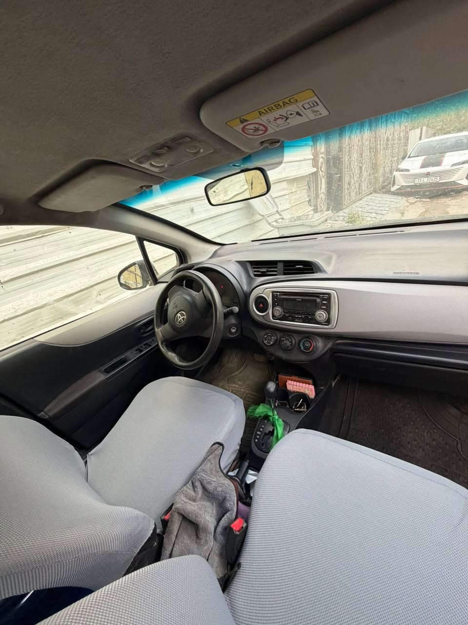 للبيع 🚗
يارس 2013 هاتشباك لون أبيض 🤍  
السيارة بحالة واستعمال يومي مرتب

🔹 محرك اقتصادي جداً بالبنزين  

🔹 كير ممتاز  
🔹 حداده صدر جديد  
🔹 صالون نظيف  
🔹 إطارات جيدة  
🔹 السيارة ما تحتاج شي
كير ومحرك كفاله عامه
الموديل: Toyota Yaris 2013 Hatchback  
اللون: أبيض  
مكان السياره بغداد 
الرقم: (***********)  
السعر: (80 $) قابل للتفاوض للجادين
