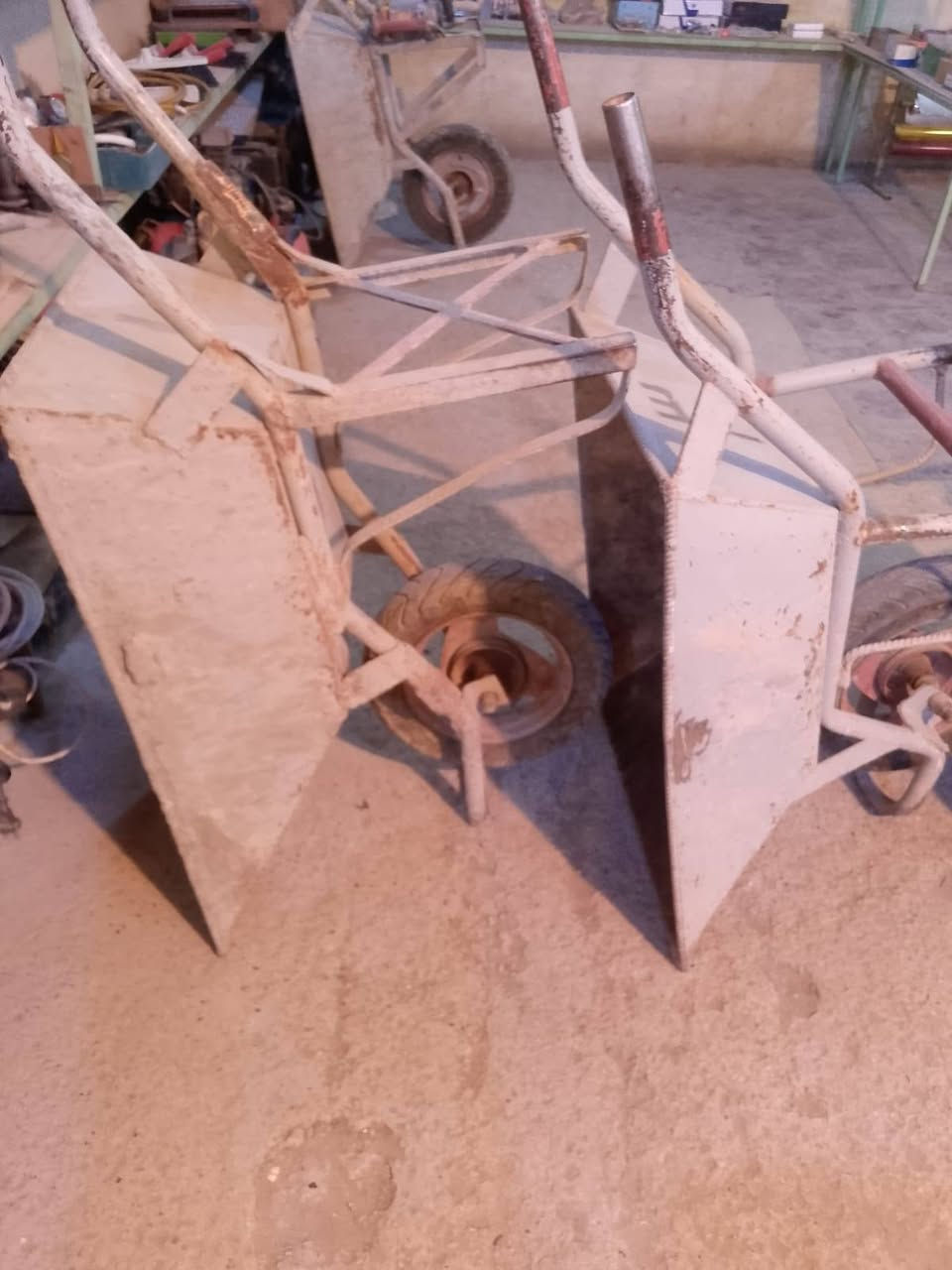 ونجات اصليات باب اول نضيفات مع العرباين والسكله بسعر مناسب للاستفسار *********** العنوان بغداد المعامل
