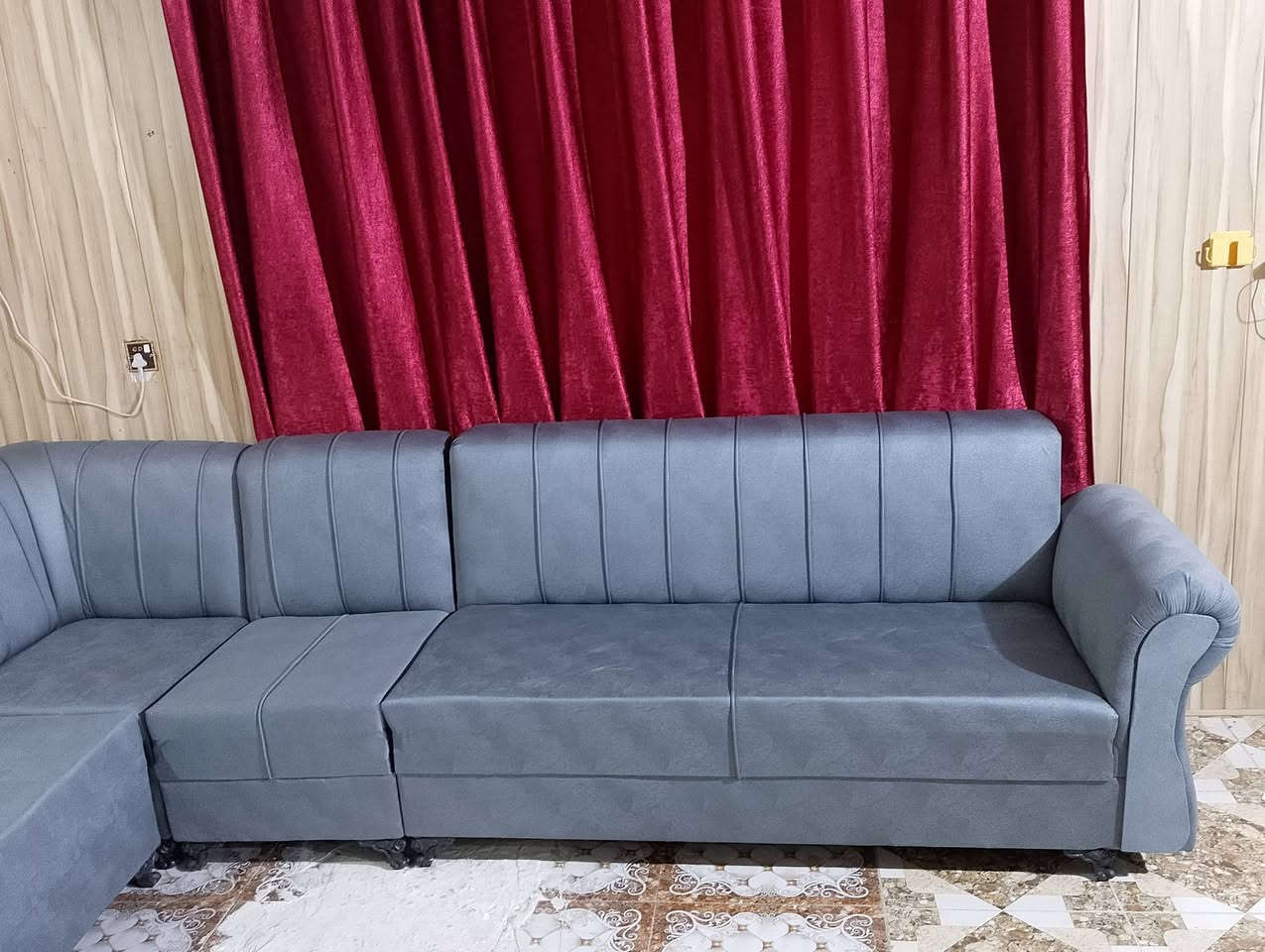 ديوان ١٠ مقاعد للبيع نضيف جدا بدون اي ضرر قماش جديد ممستخدم سفنج ضغط عالي خشب بلوك بلاويد السعر ٢٨٥ بي مجال بصيط مكان بغداد الحرية موجود توصيل بكروة رقم ***********
