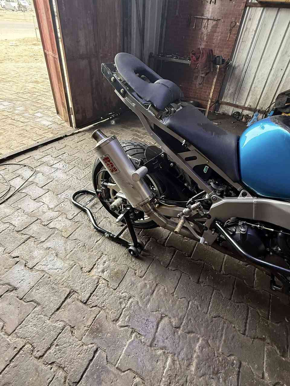 السلام عليكم شباب دراجه ٢٠٠٤ كفاله عامه للبيع سعر ٣٠ورقه و بيها مجال حق الجيه ***********
