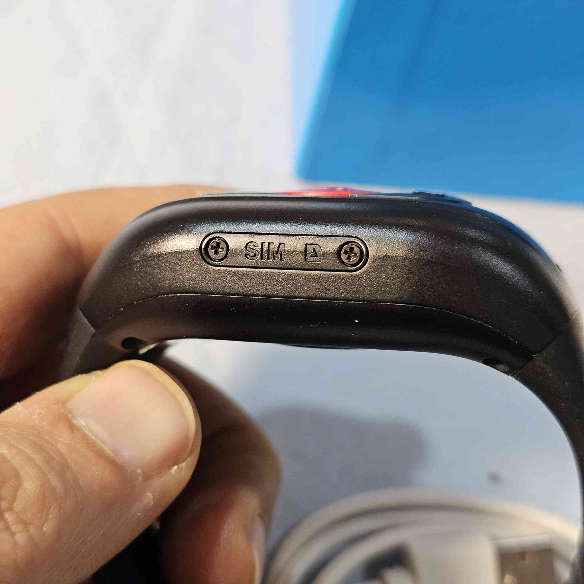 قطعة مميزة جدا وقليلة الظهور .. 
سوار لكبار العمر .. هو موبايل وهو جي بي اس ..
استقبال واجراء الاتصال .. تحديد موقع فعلي ومشاهدة موقع السوار عن طريق البرنامج .. خدمة الجي بي اس مفعلة للشهر السادس لسنة ٢٠٣٤ .. ارسال رسائل صوتية .. شحن .. زر sos .. مراقبة ضغط الدم ودقات القلب والاوكسجين .. تنبيه عند نزع السوار .. وغيرها من المميزات الكثيرة .. السوار مجرب على شبكة اسياسيل ويعمل ١٠٠% بدون اية مشاكل .. فقط يتطلب شريحة اسياسيل فيها رصيد او انترنت .. 
السعر ٣٠,٠٠٠ دينار فقط مع التوصيل..


**إذا كنت صاحب هذا الإعلان وتريد حذفه لأي سبب، رجاءا أرسل رسالة إلى الدعم الفني**