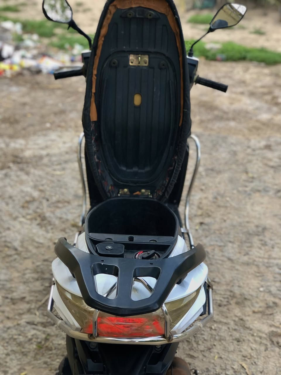 سلام عليكم . دراجه نوع جانبو محور ياباني
للبيع . الدراجه مابيه اي نقص كلشي شغال لايت زنون أشاير 

السعر 350 وبيه مجال .العنوان بابل مدينه القاسم منطقه  العكيلات .*********** ☎️
