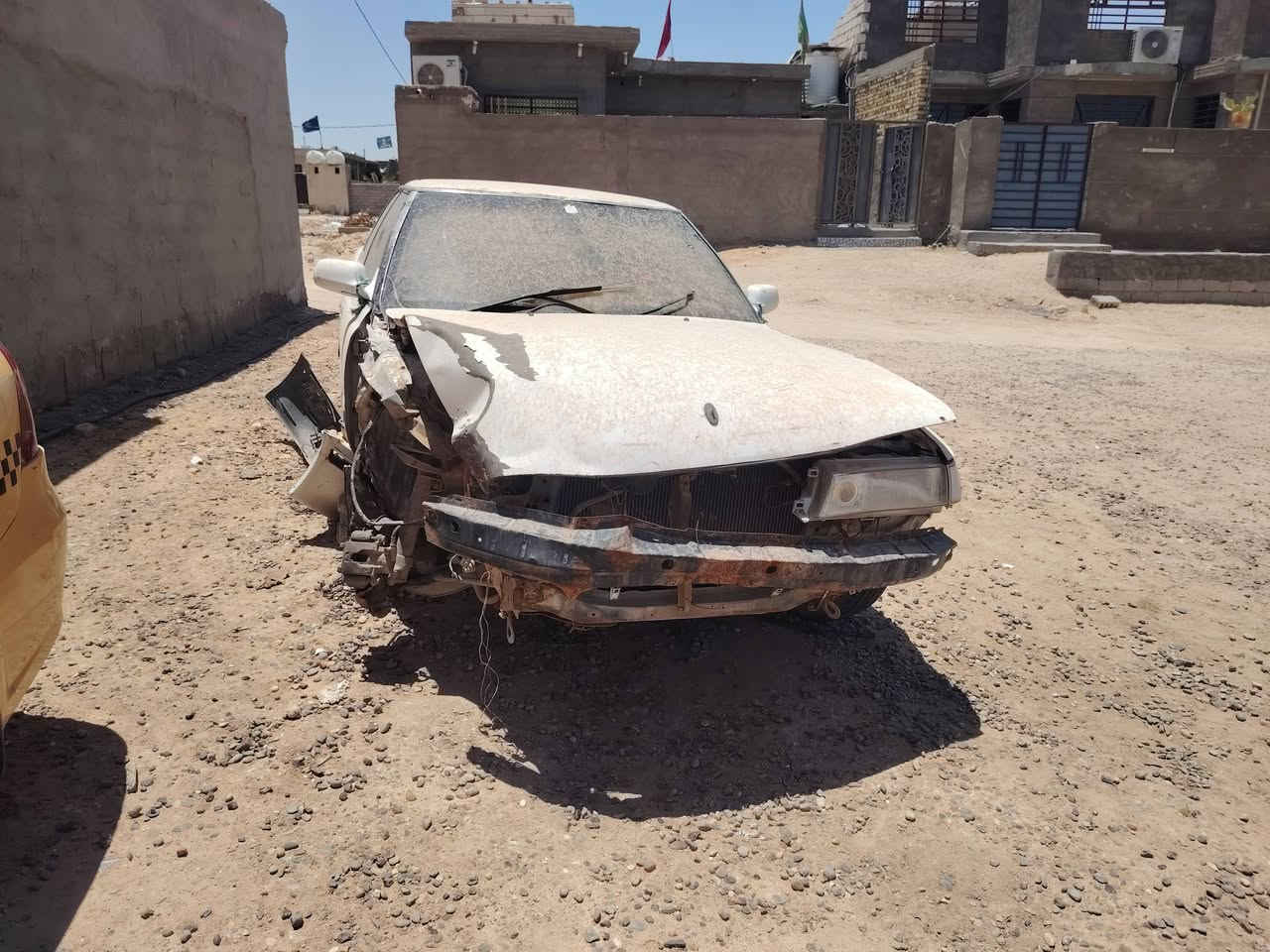 السلام عليكم سيارة مارك عظم للبيع رقم ميسان ابيعه عل ضربته محرك ونجي 6 وكير نضاف ملاحضة ماندل راعيه التواصل عل رقم *********** مكان السيارة نجف
