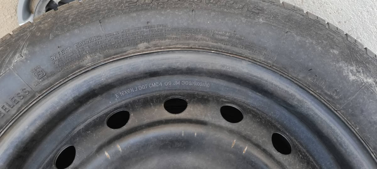 لبيع تخم ويل كوري و تخم تاير نضافه فول حجم 205/60/16 سعر 180 وبي مجال مكاني ديالى ***********
