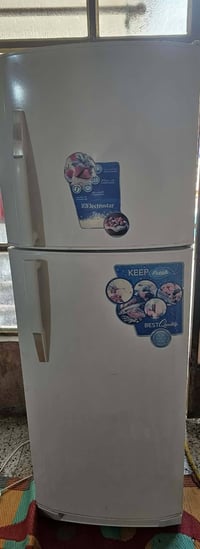 ثلاجه • حجم ١٦ • نظيفه