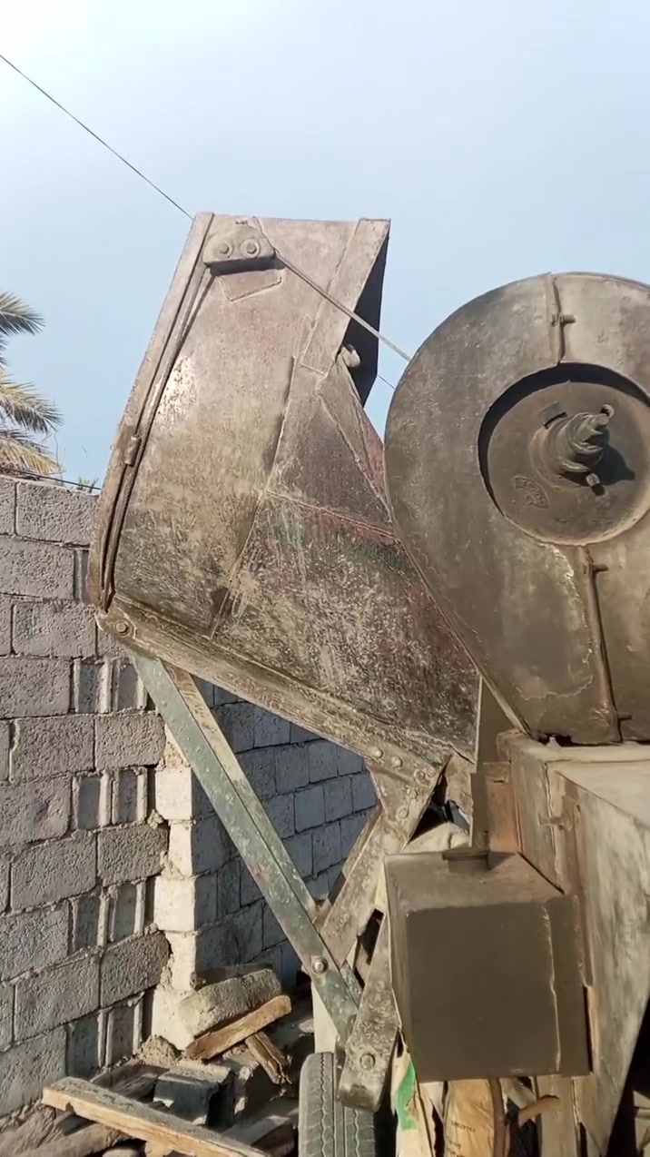 السلام عليكم خباطة للبيع تنباع
تفصيخ بيهة الدور طاگ والشفت مال كيلة 

ماطورهة لستر دبل بستم ‏‪0771 167 9943‬‏
