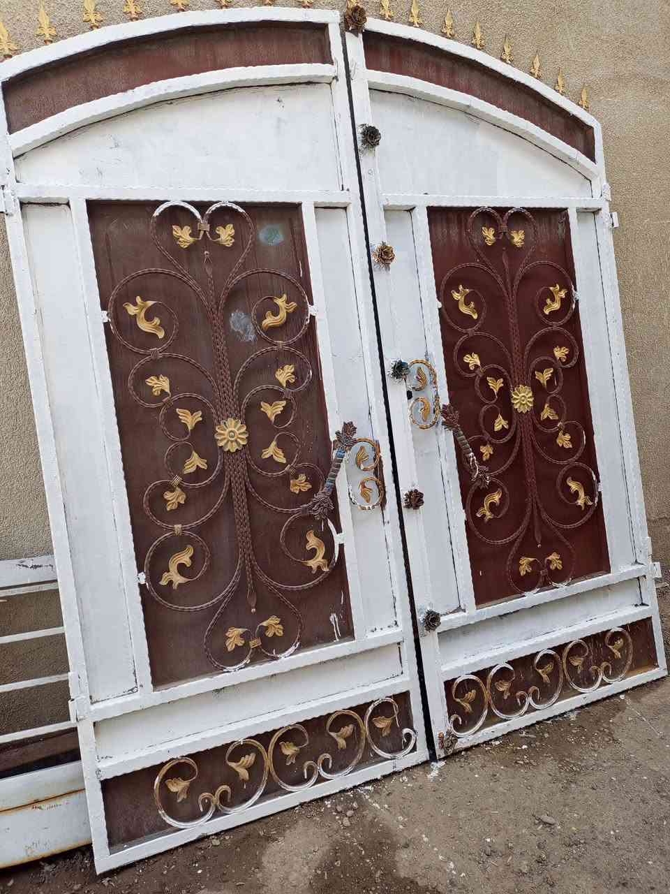 #للبيع  باپ طلاقتين العرض مترتين و20  والارتفاع مترين و40 الظهر  بليت مع الجراجيب حديد ثقيل ونظيف جدا   @ مكاني  بغداد الغزاليه  ويوجد توصيل    ***********
***********
