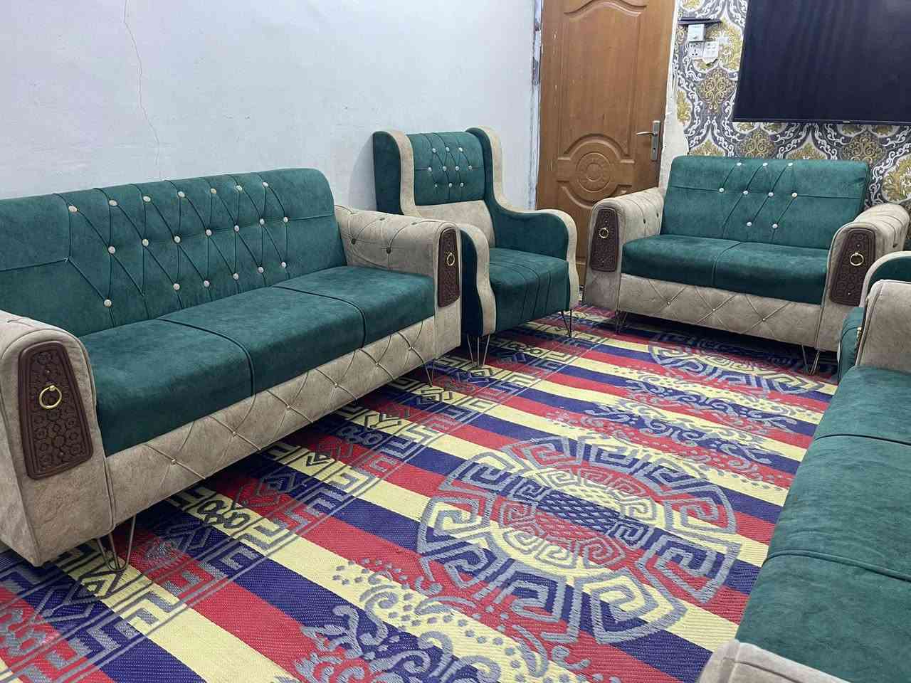 تخم 10 مقاعد تكمه بلوك اسود نضيف ستعمال قليل اخو الجديد ب275 وبي مجال 
*********** بغداد, العراق
