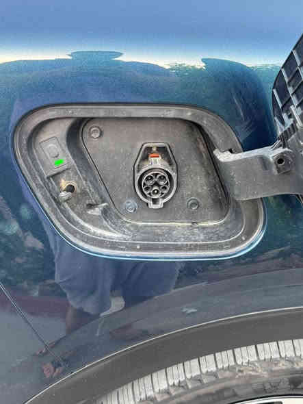 ‎‏2023 Kia Sportage X Line
‎ كيا سپورتاج  2023   plug in Hybrid
‎يعني تكدر تستخدم سياره كانما سياره كهربائيه 
‎وتكدر تستخدمها  نظام الهجين 
‎وتكدر تستخدم نظام الوقود انته بكيفك علما تكدر تشحنها شحن خارجي ايضأ وتستخدمها كسياره كهربائيه بصوره تامه وتنسى محرك 😜وبانزين ودوخته 
‎ وتبريد ثلج     
‎فول  موصفات    
‎مواصفاتها :
‎1-بنوراما
‎1-بصمة  
‎3-شاشة كبيره على طول دشبول 
‎4-كاميرا دوارة 
‎5-رادارات / رادار امامي /رادار جانبي /رادار خلفي
‎6-حساسات خلفي 
‎7-خرائط نظام كيا مفعل بيها اصلا 
‎8-كشنات تدفة‏ 
‎9-كشنات جلد .
‎10-دفع رباعي  نضام جبلي وثلجي وترابي
‎11-نزول منحدرات                                                    
‎12-كشنات سايق كهرباء
‎13-تبريد قطعتين 
‎14-اوتوهولد 
‎15-ويل كروم 
‎16-مسجل ناطق مفعل
‎17-بلوتوث USB ابل كار بلاي والاندروير . 
‎18-حاجب ليد
‎19-نقطه عمياء
‎20-شفتات ستيرن
‎21-اشاراة بالمراياة الجانبيه                                     
‎22-فول تحكم ستيرن                                             
‎23-كير ماوس                                             
‎24-اوتو بريك                                                        
‎25-بريك بصمة                                                       
‎26-زنون + Led
‎27-شحن اللاسلكي                                                            
‎28-‏داخل اسود جلد 
‎29-نضام قياده أيكو + سبورت + نورمل
‎30-مثبت سرعه
‎31-تحديد مسار والقياده الاليه 
‎32-دمامات صوت  
‎33-لايت بلادي Led +  زينون ‏دبل زينون اصلى . 
‎34-رادار الخطوط البيضاء 
‎35لايتات اربع عدسات + ليد 
‎‏36-شاشة إلكترونية
‎37-تشغيل عن بعد 
‎‏AUTO HOLD-38
‎‏39-Auto start
‎40-منفذ شحن في المقاعد الأمامية
‎41-تبريد منفصل السائق عن الراكب مع دكتات تبريد خلفية. .
‎فول فول افتح الباب توكع مواصفات
‎وبعد كومه مواصفات بيها مكان سياره بغداد***********
