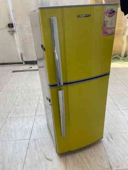 سلام عليكم ثلاجه نضيفه مابيهه شيي تبرد ثلج عوزهه بس ربله مال الباب الفوك…***********
