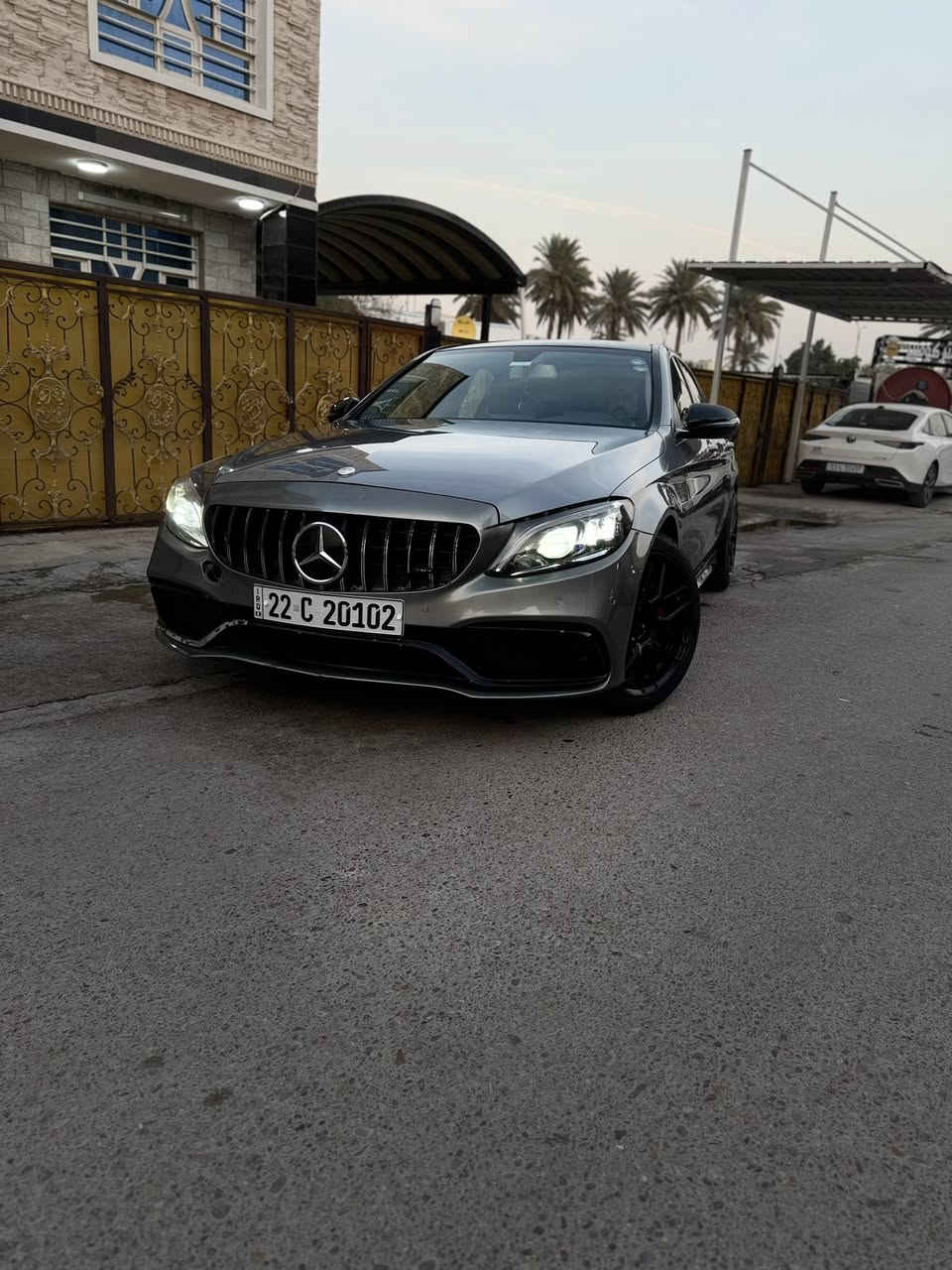 السلام عليكم
للبيع مارسدس c300 كت 63
فول مواصفات 
بانوراما
دبل ماوس 
مري شفط 
كشنات تدفئه 
وبعد بيهة هواي مواصفات معروفه 
رقم اربيل مميز 
اللون فيلي 
موديل 2016
السياره حيل نظيفه ومرتبه 
حادثهة قبق الجنطه والجاملغ الخلفي عكس السائق
مكان السياره بغداد اليرموك 
للاستفسار 
***********
