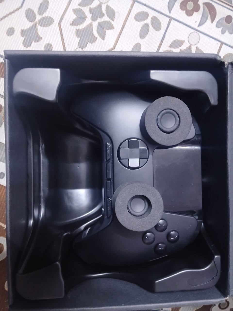 يد تحكم MANBA ONE (أصلية)
المواصفات:
🎮 عصي تحكم Hall Effect (بدون درِفت – عمر أطول)
🖥️ شاشة LED ملونة مدمجة للتحكم بالإعدادات
🔘 4 أزرار خلفية قابلة للبرمجة
🎯 تريكرز Hall Effect خطّية (دقة عالية بالرمي)
🔁 تبديل أوضاع اللعب مباشرة من الشاشة
🤝 تهتز (Vibration) قابلة للتحكم
🔋 بطارية مدمجة تدوم ساعات طويلة
📱💻 تشتغل على: PC – أندرويد – موبايل – Nintendo Switch
تصميم مريح واحترافي للألعاب التنافسية
السعر: 50الف
📦 اكو توصيل لكافة أنحاء العراق


**إذا كنت صاحب هذا الإعلان وتريد حذفه لأي سبب، رجاءا أرسل رسالة إلى الدعم الفني**