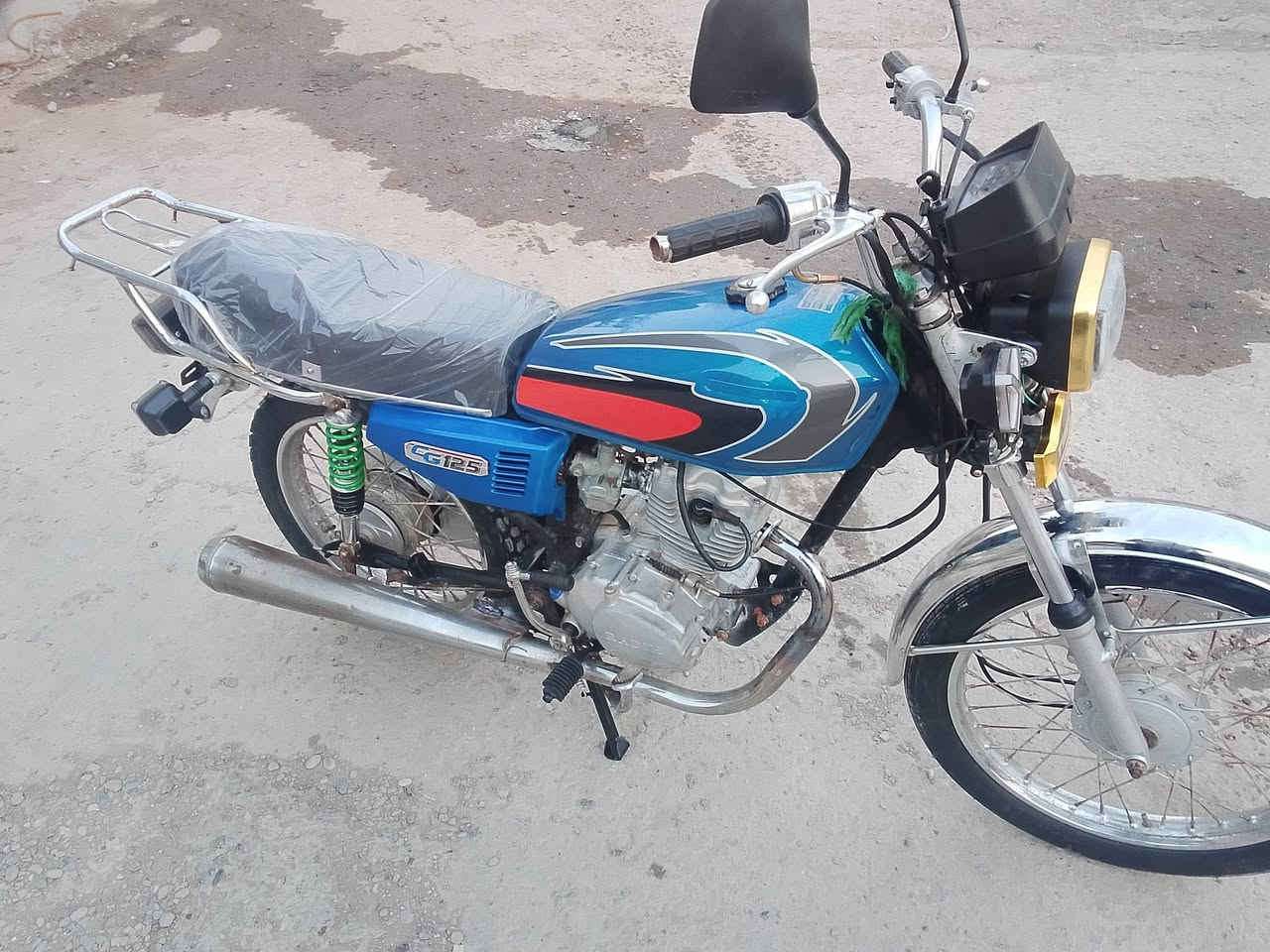 سلام عليكم دراجه 4كير تايكر مديل 2014 تعمير جديد مكينه برغي مامفتوح بيه خير من الله متروكه جانت اوراق اصولي 5بوجهك ترقم سعر 600 وبيه مجال بسيط مكاني بسمايه ***********
