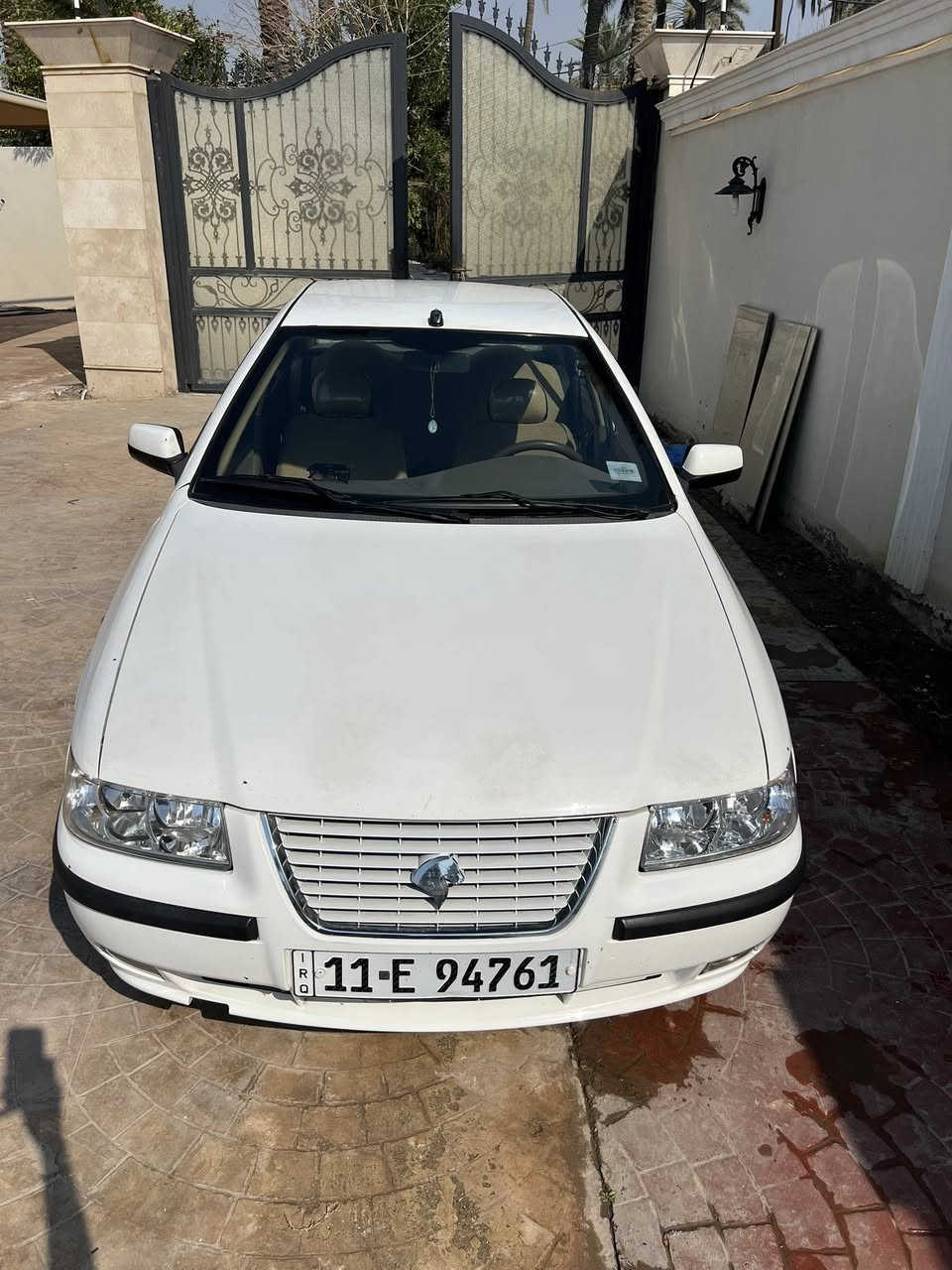 سلام عليكم 
سمند 2013 
كرستال ناطقه
بيها جاملغ امامي صفحه السايق مبدل فقط 
بدون حادث او بدون صبغ ومعجون نهائي 
باسمي تحويل ثاني يوم 
السياره محاجه اسولف الصور تحجي وبل حقيقه احله تجي وشوف بعينك وتحكم على نضافه الكشر 
مكينه كير حداديه كاملات للأخير بدون نواقص السياره 
*********** عنواني بغداد
