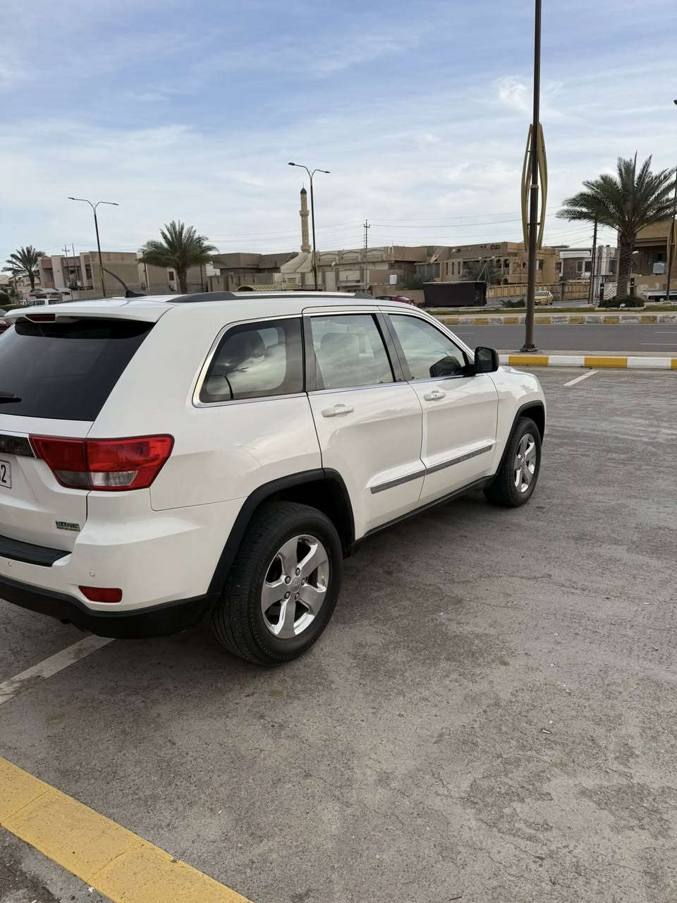 السلام عليكم جيب لاريدو امريكي موديل ١٢ داخله كلين سيارة جديدة محرك بدلته مال كصه قبل سبوع صدر جديد بيها باب صبغ وشويه جوة الترايش مال البوب مو دعم مجرد شخوط عارضها ١٦٨ رقم بغداد انكليزي

المكان الفلوجه  ***********
