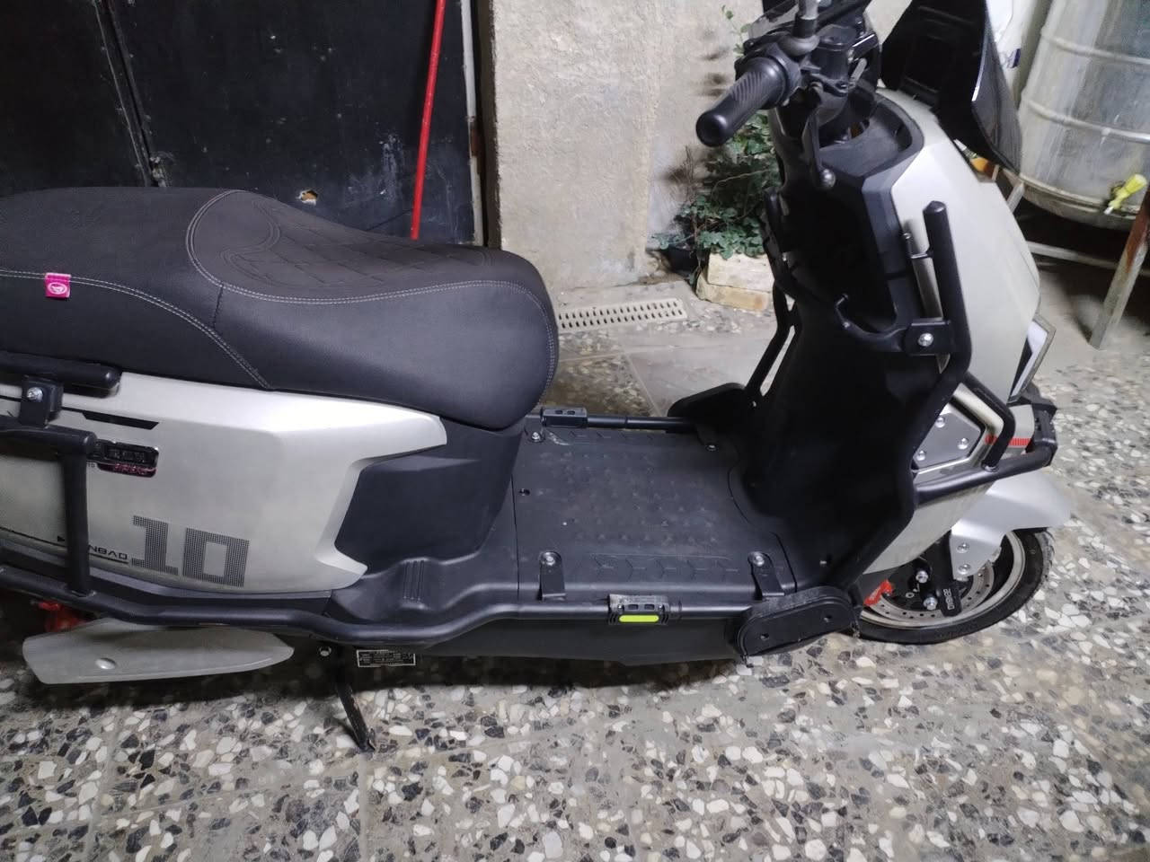 السلام عليكم دراجة صاعقة 2025 6 بطاريات دراجة نظيفة السعر مليون وخمسين ألف العنوان الحسينية رقم الهاتف ***********
