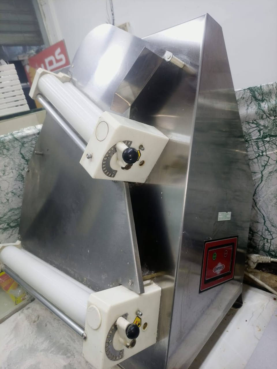 فتاحه عجين للبيع سعر 300 الف
وبي مجال قليل نظيفة بشرط ..
مكاني كركوك للاستفسار اكثر 
***********
واتساب☝️
