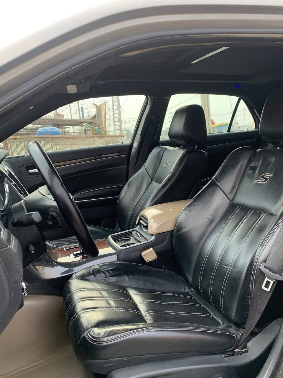 اوباما ..
للبيع فقط 14 محدث 19  
فول بنوراما كشنات حظن جلد تدفئه وتبريد 
بردة خلفيه 
+ كامرة خلفيه دوارة 
وبيه مواصفات هوااي معروفه 
شوف العين السياره جديده ومتوجه 
رقم ذي قار بسمي حلوه سيارة وجاهزة 
محرك كير تايرات وحداده خلفي وامامي 
تبريد ثلج حادث خفيف 
جاملغ ودعاميه وشبر من البنيد فور ويل ملغي تو ويل حالياً السعر 145 ماا بيه مجال 📍مكاني بصرة كرنه  
***********
