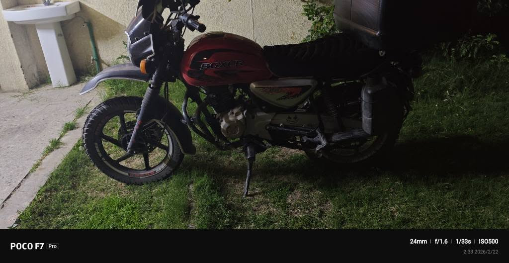 دراجه بوكسر للبيع دراجة مرقمة بس صاحبه ما اعرف وينة يعني بدون رقم لبيع او مراوس مكاني بغداد الغزالية رقم *********** بغداد, العراق
