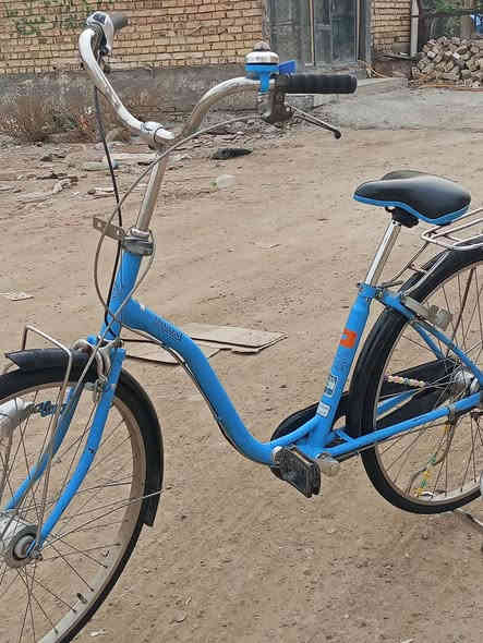 سلام عليكم ورحمة الله بايسكل بناتي بطة للبيع السعر 70وبي مجال للطيبين العنوان بغداد التاجيات شارع جاسم ماركت الاتصال على الرقم ***********
