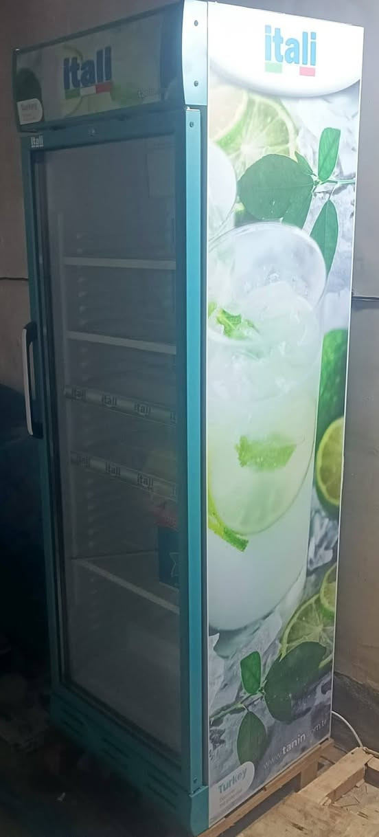 ثلاجه البيع  مستخدمه شهر واحد السعر خاص ***********
