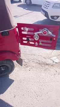 تكتك للبيع موديل 18. السعر. 5 وبيها مجال حك الجيه 07867627460 مكاني بغ...