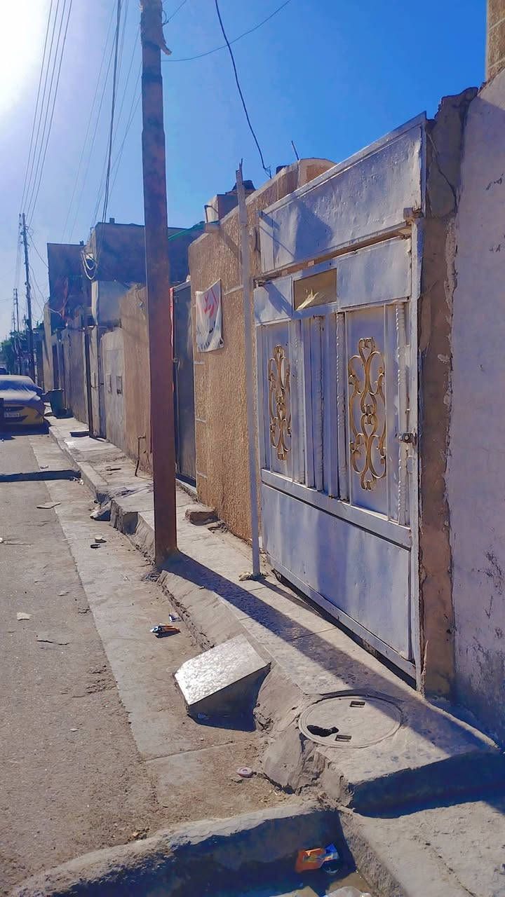 السلام عليكم بيت للبيع صب كاشي سيراميك رئاسة المعلمين  قرب مركز شام الصحي    قريت ناجي اول شارع زراعي  المساحه /100/غرفت نوم مطبخين حراري وعادي استقبال /واجهه 5متر نزال 21خدمات كامله  مي  مجاري كهرباء انترنت  ضوئي تبليط 
         السعر 50وبي مجال قليل 
         الاستفسار 0771876004 
          شاهد الفيديو بل منشور


**إذا كنت صاحب هذا الإعلان وتريد حذفه لأي سبب، رجاءا أرسل رسالة إلى الدعم الفني**