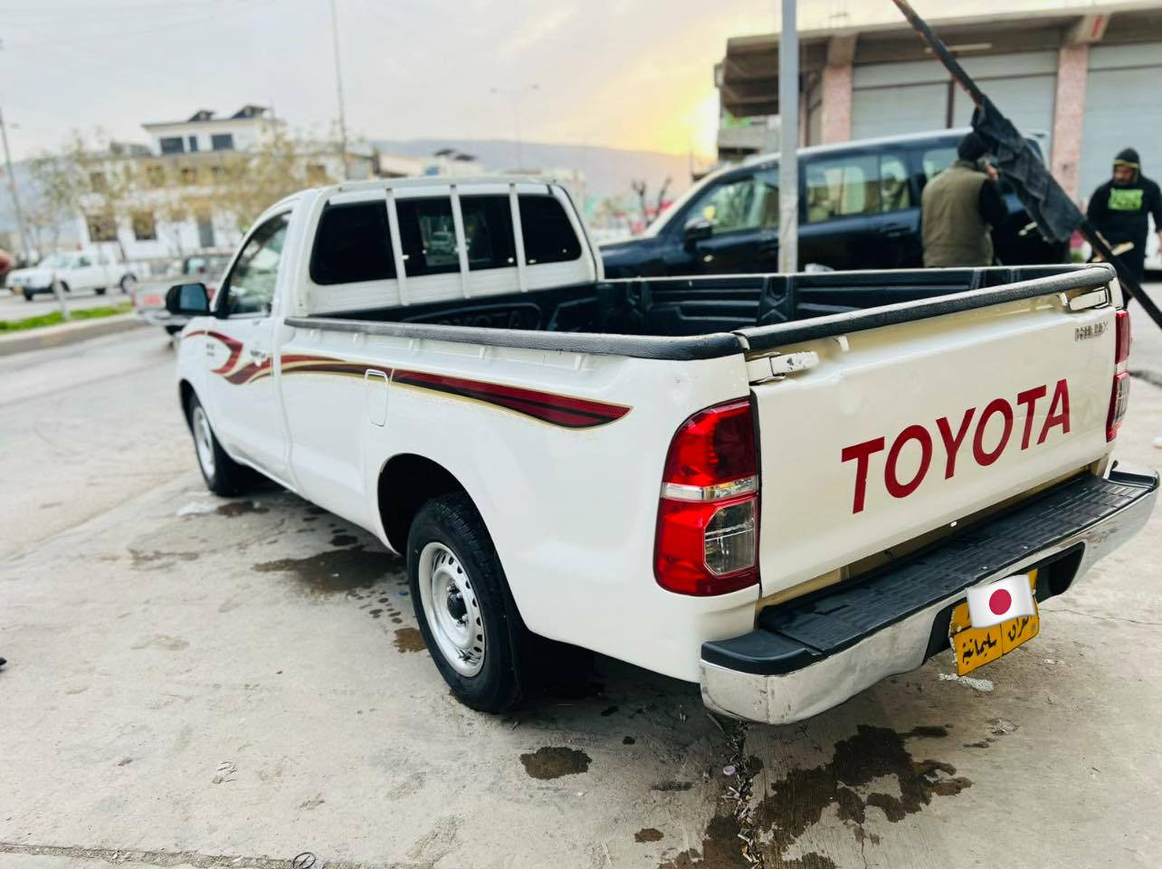 سەرەتا بەناوی خوای گەورە 
مەرزێ2013بۆ فرۆشتن 
یەک دەرگای پارچە ڕەشەو یەک قرچێکی بچوکی پێوەیە لە پێشەوەو 
سەنەویشی بەسەرچوە 
158گەڵامەعامەلە


**إذا كنت صاحب هذا الإعلان وتريد حذفه لأي سبب، رجاءا أرسل رسالة إلى الدعم الفني**