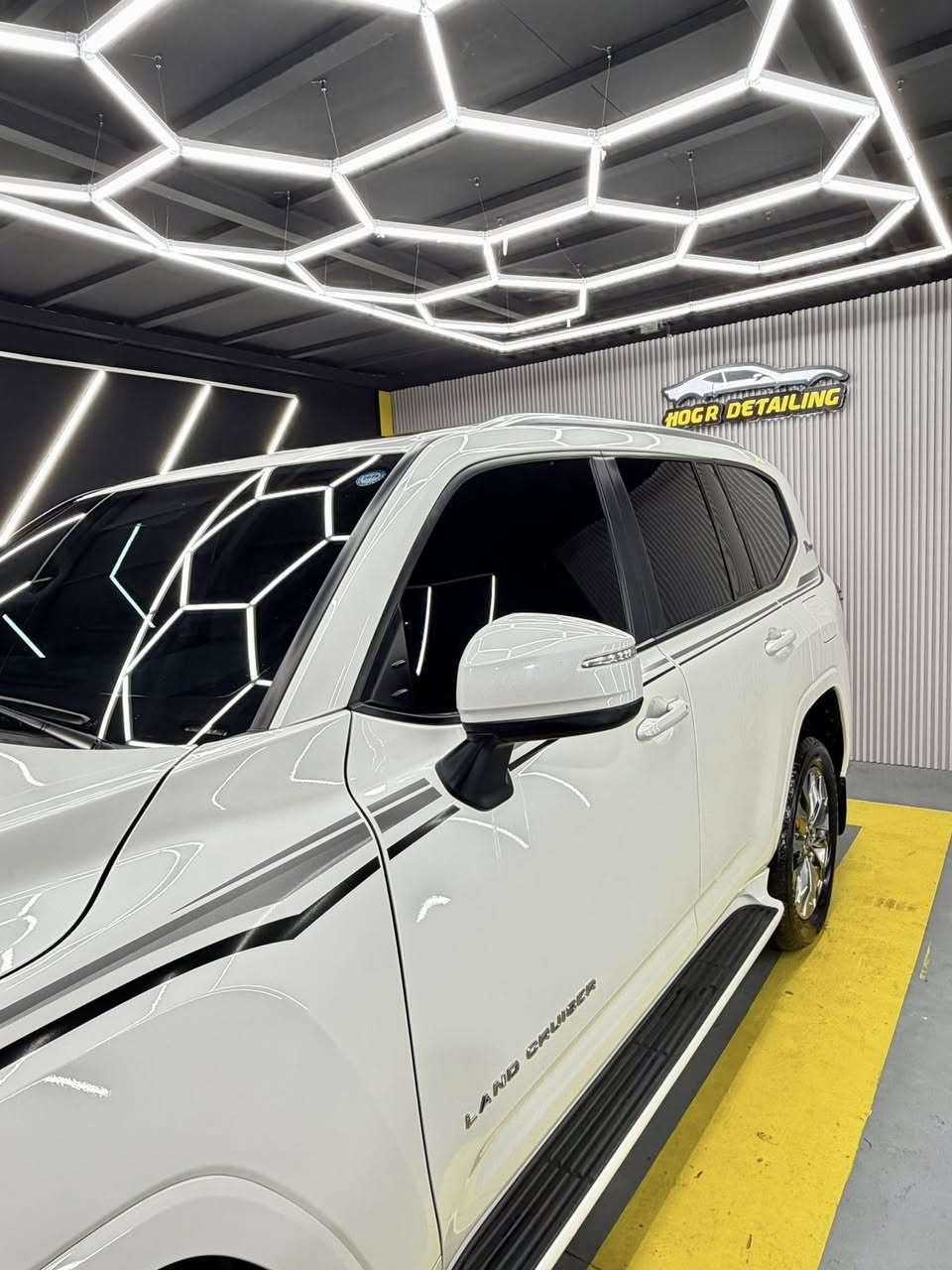 TOYOTA Land cruiser 2022/9/GXR
43,000 KM📦
موصفات ليميتد. ‏تنفس طبيعي  
‎🔻ارخص سعر بكل العراق
‎‏ 
‎‏‎سنة الصنع: 2022
‎‏‎ضمان شركة SAS
‎كل غراض بلادي موجود
‎" كاميرا 
‎ماشييه  ٤٣  الف  كم 
‎‏‎المواصفات :
‎- محرك 6 سلندر  
‎‏‎- فتحة سقف ( سلايد ) 
‎-٣ شاشات 
‎- شاشات ترفيه خلفية
‎‏‎- مقاعد جلد 
‎‏‎- مقاعد كهربائية 
‎- مقاعد امامية تبريد 
‎- ⁠تبريد وتدفئة امامي خلفي 
‎‏‎- بصمة الابواب 
‎‏‎- صندوق كهربائي
‎‏‎- مصابيح LED و زينون
‎-7 راكب 
‎-شحن واير ليس 
‎-حساس امامي خلفي 
‎‏‎- حجم العجلات 20 inch 
‎مكفول كفاله عام كلشي مابيها بل باكيت

‎مكفولة كفالة عامة من الدعامية إلى الدعامية
‎‏‎ بدون صبخ .بدون بارد  ،بدون رصعات ،بدون حتى شخط
‎‏‎دعاميات هم بدون صبغ ،رمل مابي ،لحية بدون صبخ ..بقية كلها بشرط

‎محرك كير بشرط مامفتوح
‎‏‎سيارة حيل نظيفة كلشي عل بلاد لوك
‎‏‎سنوية زنكة كلشي جديد مدفوع لـ2029
‎‏‎باسمي السنوية بشرط تحويل و خرامة 
‎‏‎سيارة مابيـها دينار مصرف كامل من كل نواحي
‎رقم شيمالي 

‎نفسي يوم /تحويل و وكالة حاظر 
‎مكانك /داخل سليماني

- ⁠***********📞
‎السعر 634
