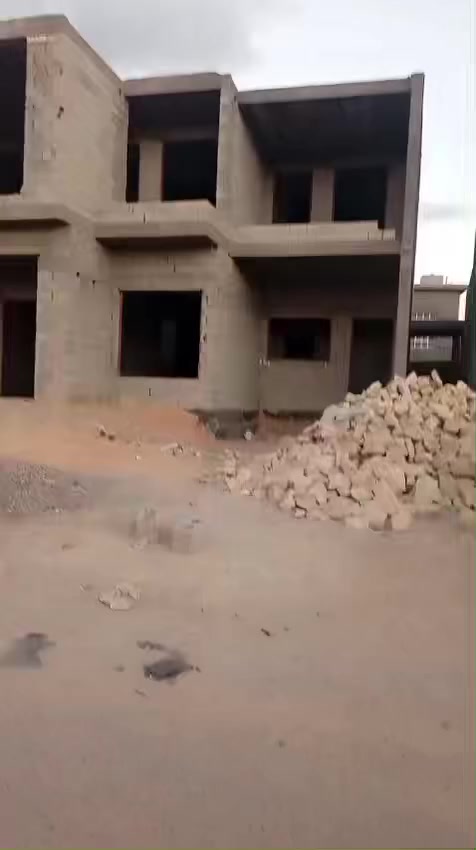 السلام عليكم ورحمة الله وبركاته 
بيت 🏠 قاطين هيكل للبيع 
في منطقة المضيق خلف الشيخ مسعود
المنطقة ماء كهرباء تبليط 
شغل البيت درجة اولى 
للاستفسار *********** وتساب
 ***********
