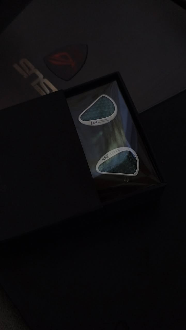 KZ AS16 Pro الأصليةسماعة IEM احترافية لعشاق الصوت النقي والألعاب التنافسية.
• 16 Driver Balanced Armature (8 بكل جهة) • تفاصيل صوت دقيقة جداً • عزل ممتاز للضوضاء الخارجية • تحديد خطوات واتجاهات احترافي بالألعاب • كيبل قابل للفصل والتبديل • تصميم مريح للاستخدام الطويل • مناسبة للألعاب، الموسيقى، الأفلام والمونتاج المواصفات:
التردد: 20Hz - 40kHz
الحساسية: 114dB
المقاومة: 18Ω
منفذ 3.5mm
2-Pin قابل لتبديل الكيبل
السماعة جديدة ممتازة وكاملة مع الكارتون.
السعر: 70٫000 دينار عراقي بيها مجال بسيط توصيل ماعندي بس كركوك


**إذا كنت صاحب هذا الإعلان وتريد حذفه لأي سبب، رجاءا أرسل رسالة إلى الدعم الفني**