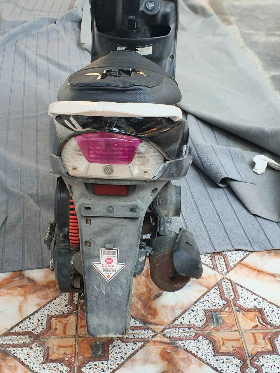 ماكس جديده كلهة شغاله سلف هندر اشاير سكنات ما مفتوحه شلعه ومشي نعومه كلش حلوه بوشه 49 حواضن اصليه عدادات الكهربايات كلها شغاله تايرات توني شادهن اصليات هستوه سويتلهة بوليش لا خنكه لا كطعه لا تبخير لا نتقيص جاهزه اخت الرمبه ما بيها اي نقص دبلات امامي وخلفي ابريكات اماميه وخلفيه عنواني البصره سعر 800 وبيه مجال 
***********
