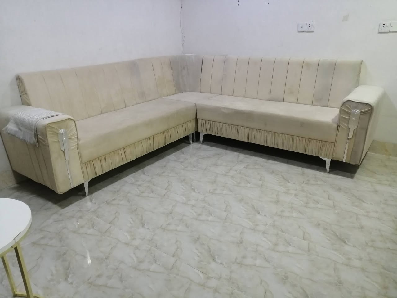 للبيع غراض بيت جديد شرط البلازما مو وياهن بس الميز فقط رقم موبايل ***********
