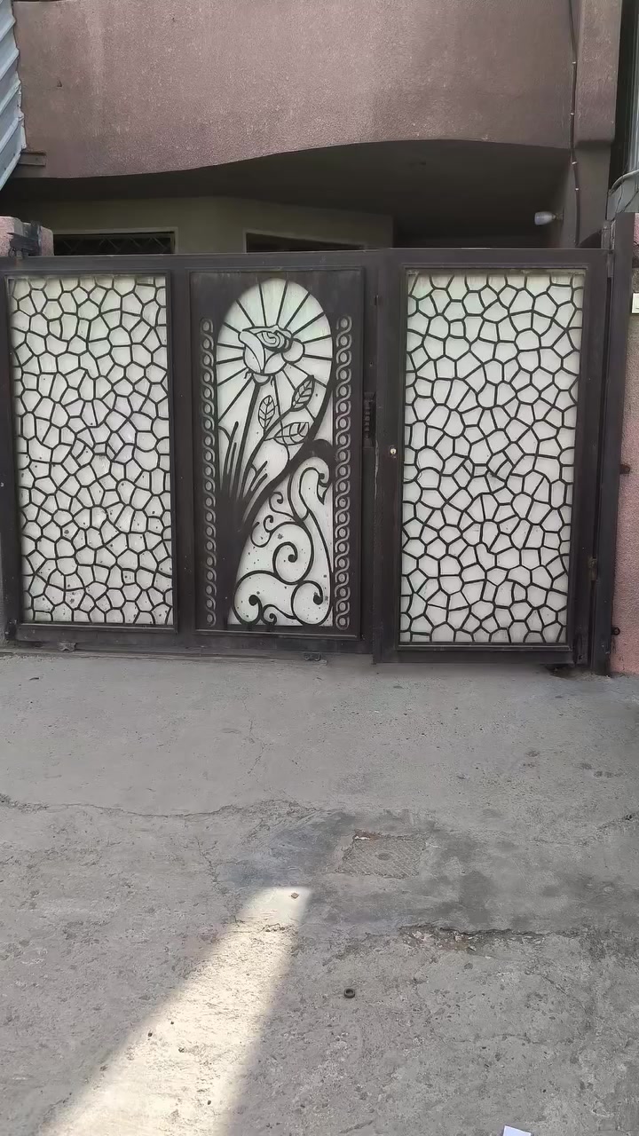 بيت للايجار في شهداء السيدية طابق ارضي على الخط السريع
مساحة 150

غرفة نوم كبيرة وصالة
واستقبال ومطبخ وخدمات
صاحب الدار
واتساب ***********
