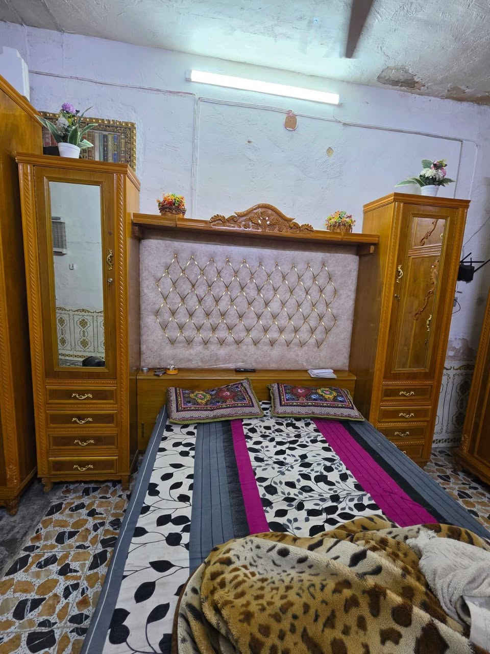 غرفة  مصريه زان نضافه جدا عاليه
5 قطع السعر مليونين بيهه مجال ان شاء الله
مكاني بغداد مدينه الصدر ***********
