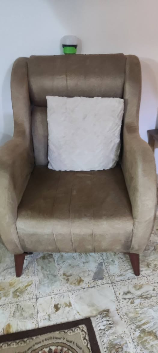 سلام عليكم...
للبيع قنفات 8 مقاعد عراقي المكان الغزاليه نظافه جيده للتواصل على الرقم *********** السعر 300 الف وبي مجال
