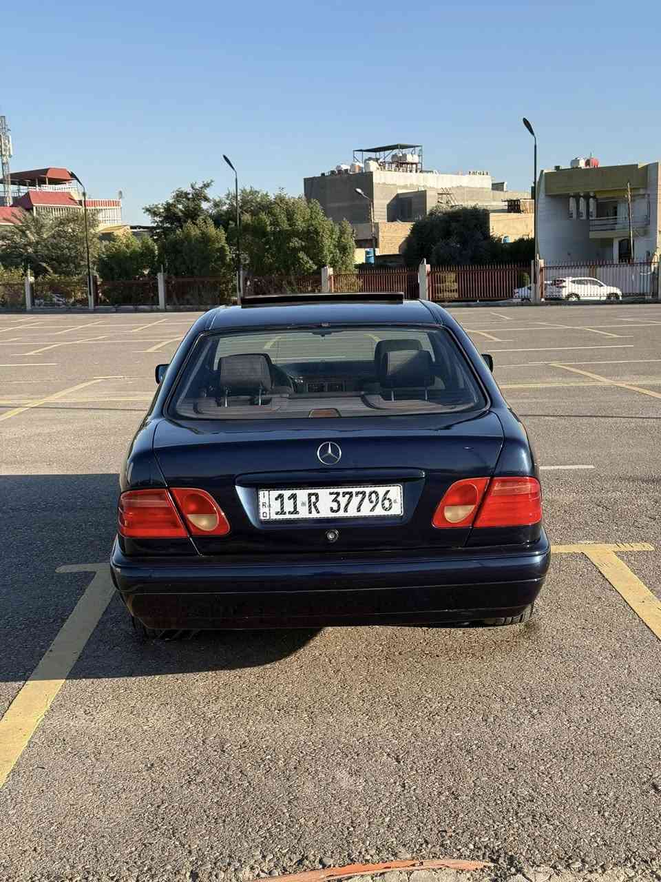 مرسيدس ام عيون موديل 1996 
محرك 6 سلندر 300 قبق اسود عنكبوت 
مصبوغه بلجديد بدون ضربه للجماليه
محرك وكير جدد صدر امامي خلفي جديد 
تبريد ثلج ،، كهربائيات كلها شغاله ،، السياره جاهزه ومناقصها شي رقم بغداد دولي سنويه وهزه جديدات
المكان بغداد حي الجامعه ،، السعر 75 ورقه
***********
